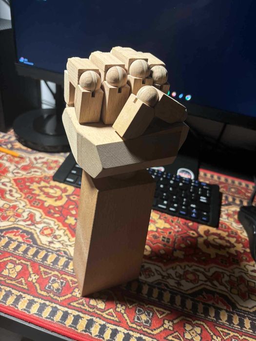 Stojak drewniany na akcesoria ( dłoń )