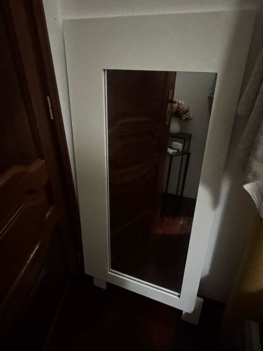 Quarto completo e praticamente novo