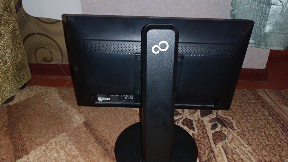 Комп'ютерний комплект: ПК + монітор + механічна клавіатура