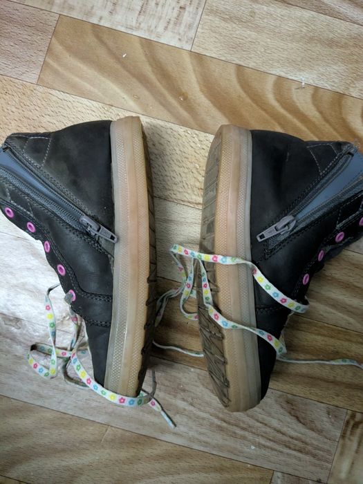 Черевики фірми Clarks