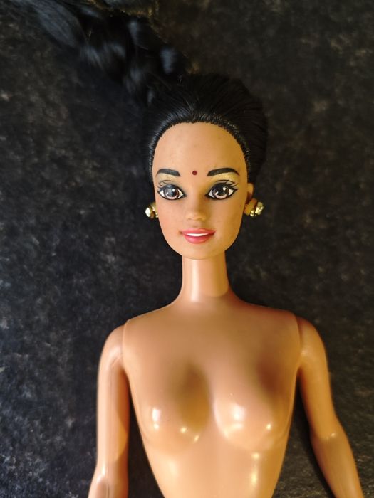 Três Bonecas Vintage Barbie e Sindy