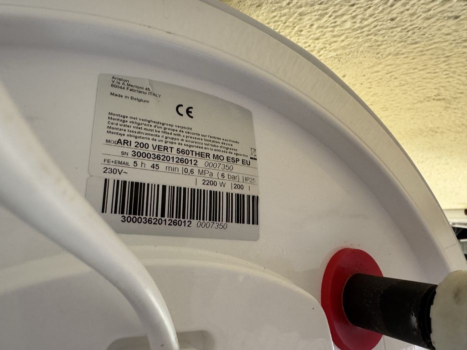 Termoacumulador como novo 200 litros Ariston, impecável, comprado no Leroy, com fatura, há 4 meses