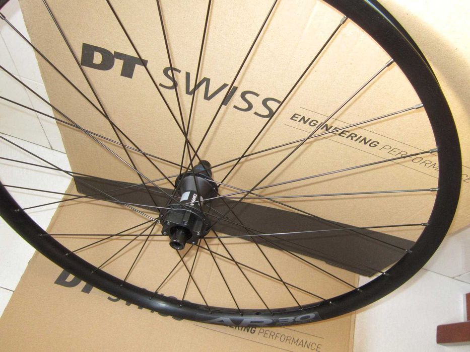 Roda 29" RaceFace AR30 / DTSwiss 148x12 Boost nova