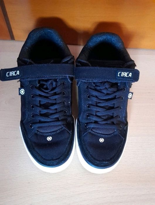 Ténis Circa SK8 preto e branco