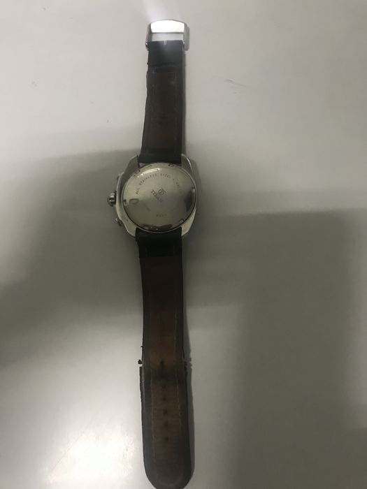 Relógio em bom estado vintage.