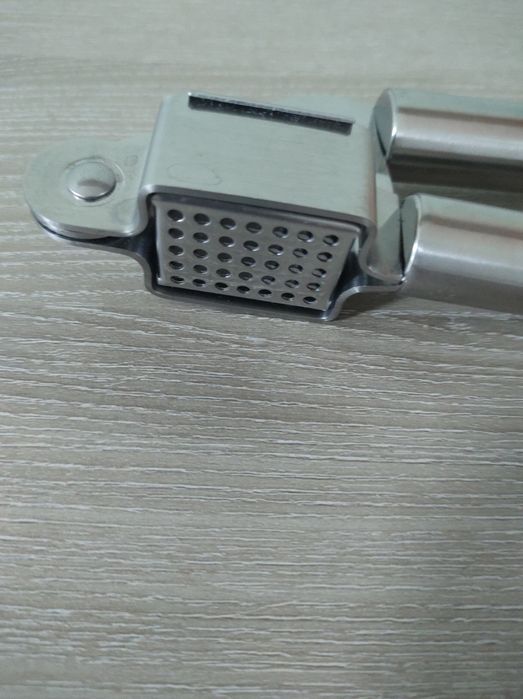 Пресс для чеснока чеснокодавка, чесночница Fackelmann.