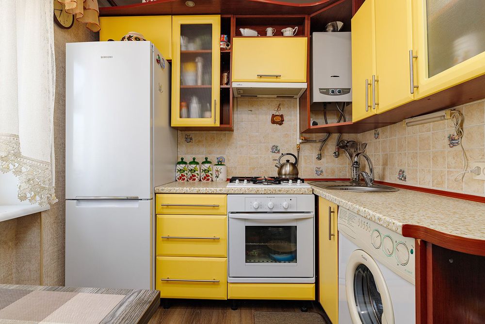 Продається простора 2-кімнатна квартира на Окружній