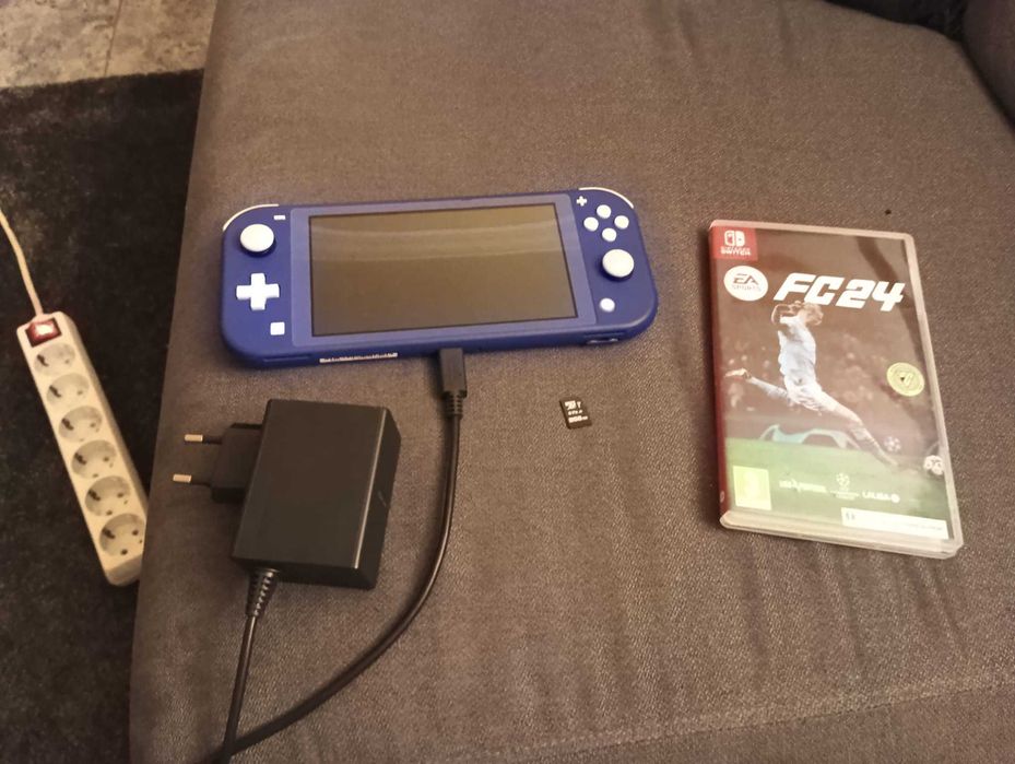 Nintendo Switch Lite com o jogo Fi.fa 24