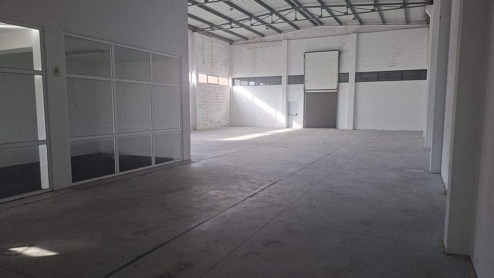 Armazém - Pavilhão Industrial //Esmeriz 500m2