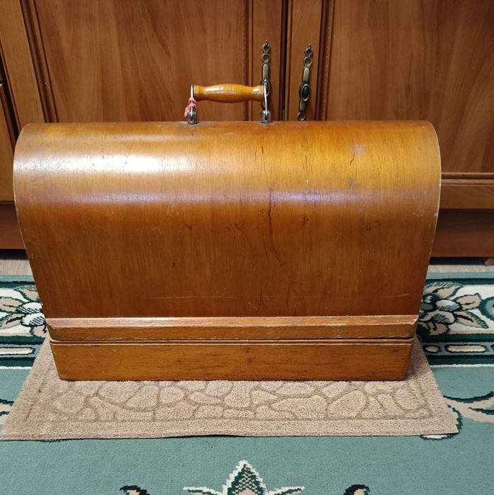 Продам швейну машинку