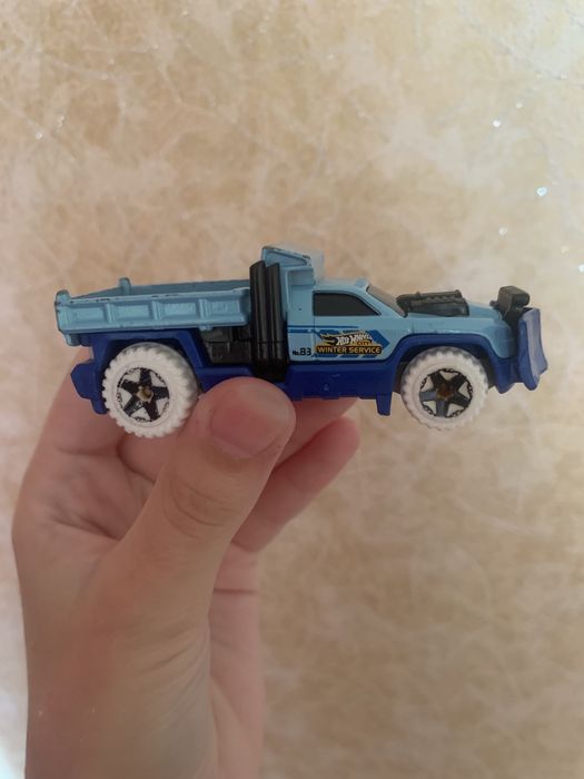 Хот вилс city winter service "Hot wheels" №83. 2013 г.