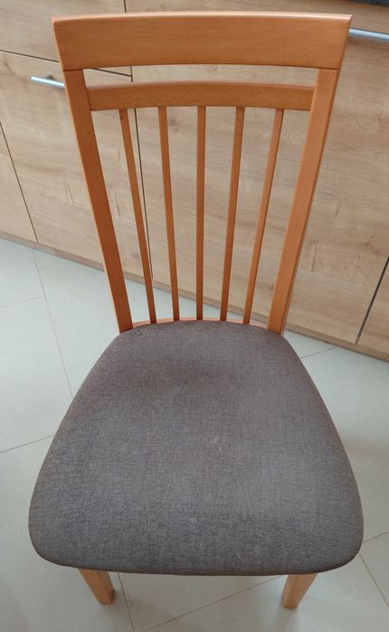 Stół z drewna bukowego z 4 krzesłami