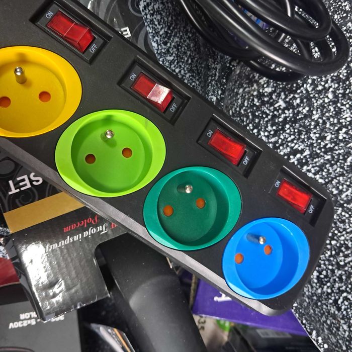 Przedłużacz listwa zasilająca 5 gniazd 3 metry