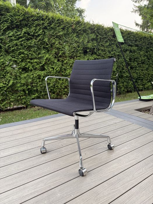 Vitra EA108 Eames oryginał fotel konferencyjny aluminium / Herman Miller