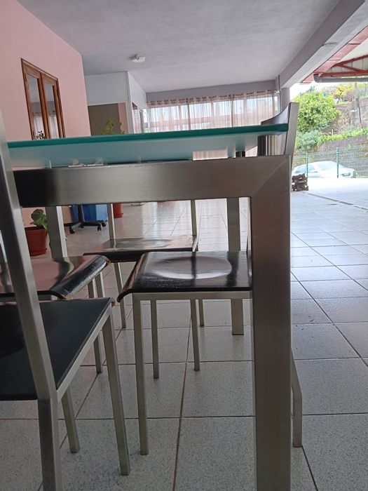 Conjunto mesa cozinha e 4 cadeiras