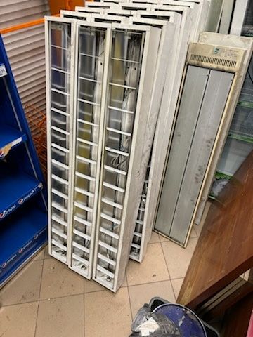 Oprawy świetlówkowe rastrowe 58W sufitowe