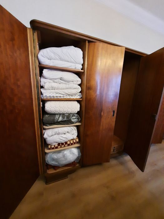 Roupeiro madeira maciça 60x2mx1,85 alt