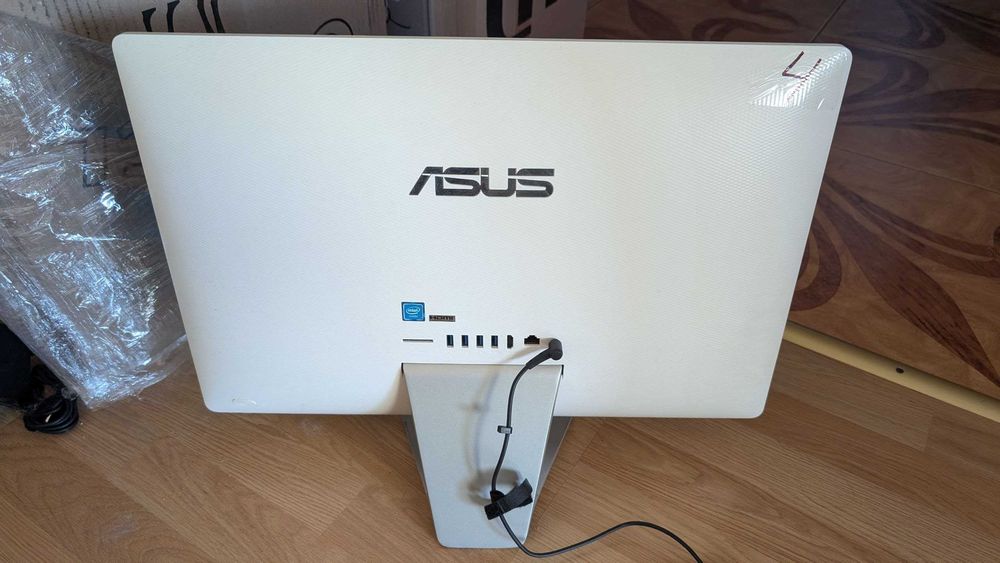 Продам моноблок Asus Vivo + клавіатура+мишка GENIUS в подарунок