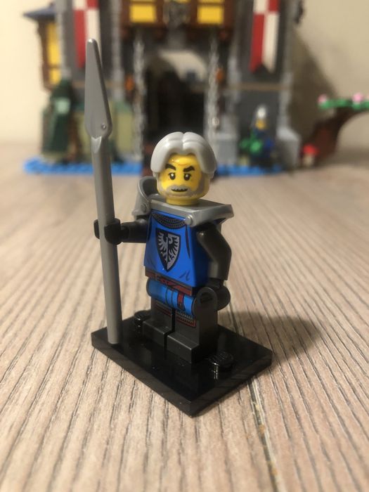 Black Falcon Castle rycerz LEGO 21325 pikinier