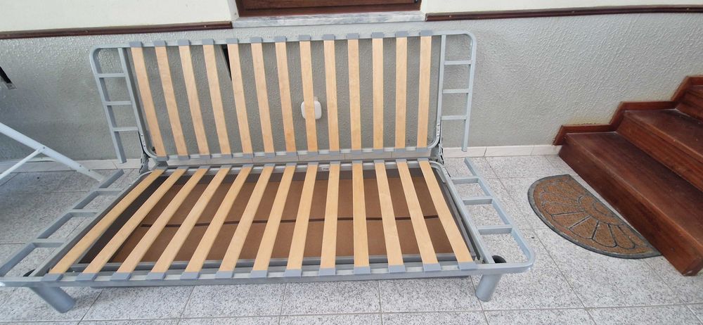 Sofá cama com arrumação