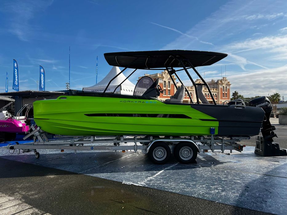 Catamaran KORKYRA 650 NOVO em HDPE
