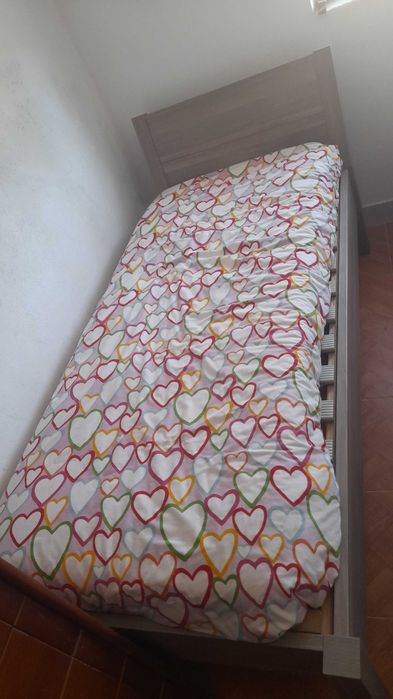 Cama de criança em muito bom estado