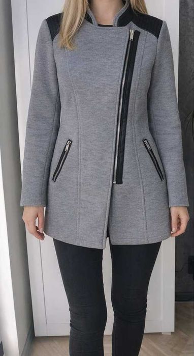 Szary płaszcz damski z asymetrycznym zamkiem, rozmiar L