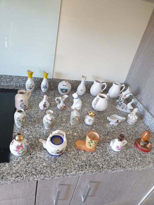 Conjunto de artigos em porcelana