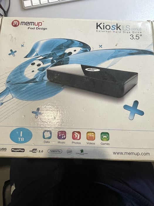 disco rígido externo da marca Memup. Capacidade: 1TB de armazenamento