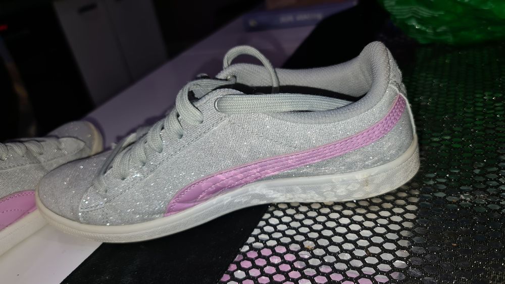 Śliczne Brokatowe Pumy