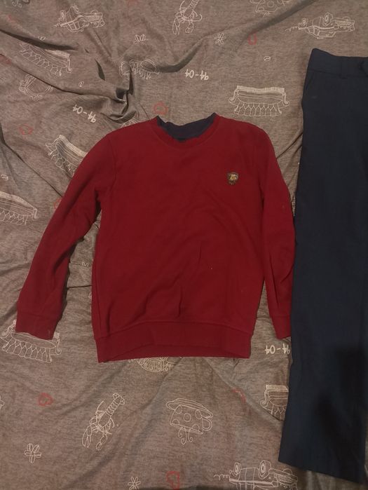 штани та пару кофт