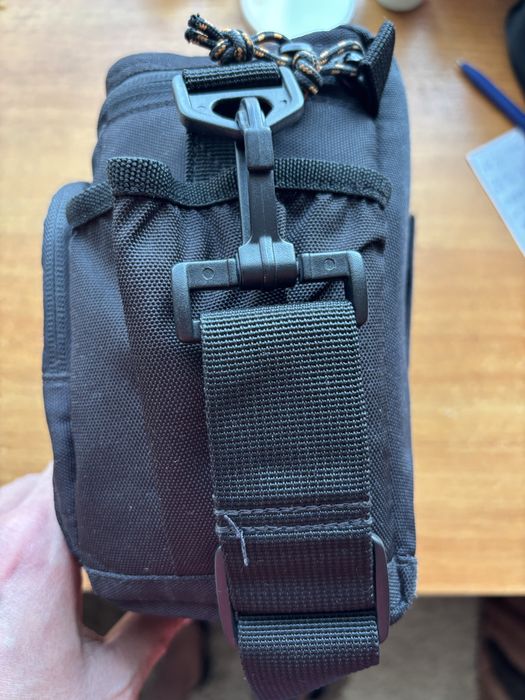 ОТЛИЧНЕЙШАЯ сумка для фотокамери LOWEPRO Adventura TLZ 25 Black