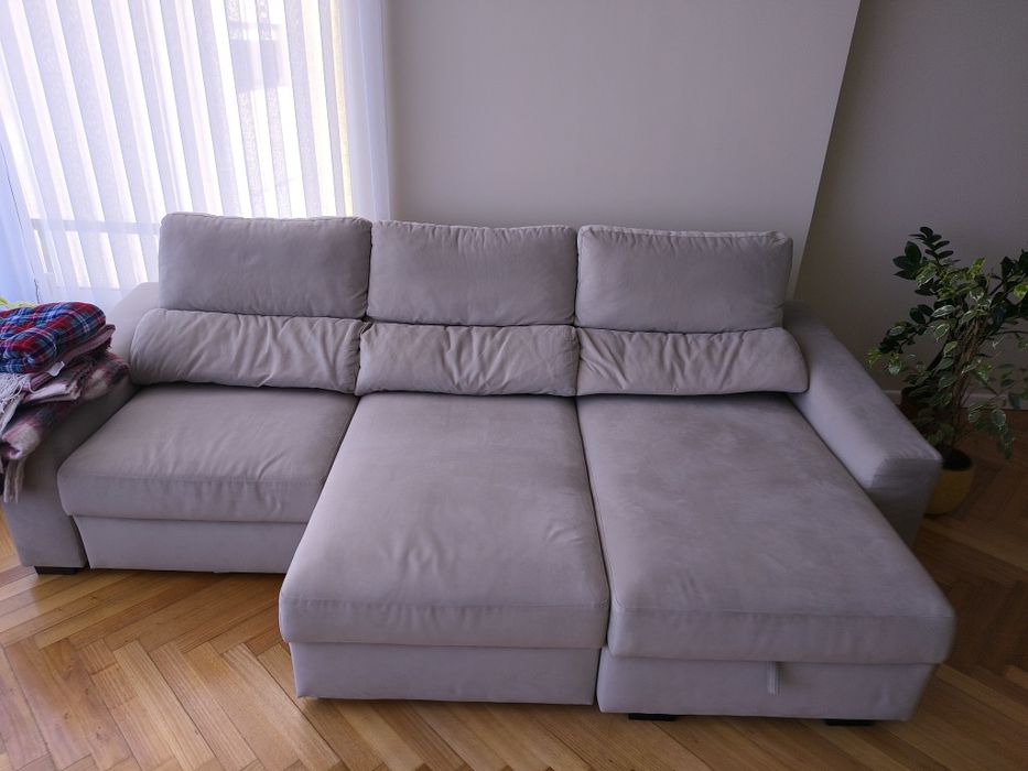 Sofá extensivel com chaise lounge com arrumação