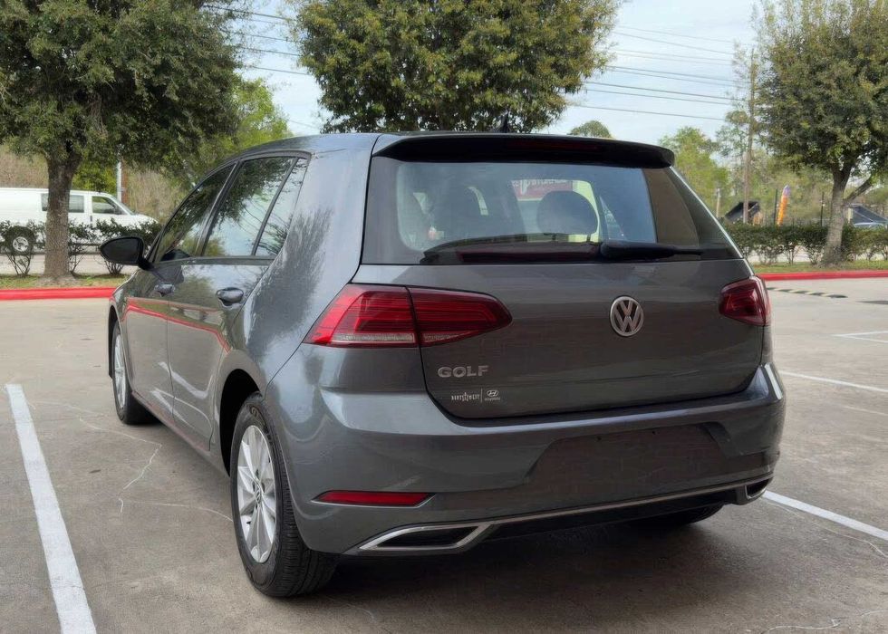 Volkswagen Golf      2020