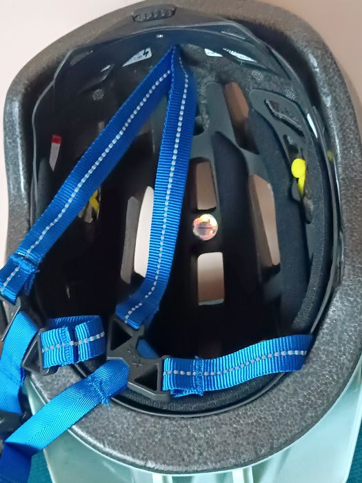 Kask Specialized Shuffle MIPS z LED