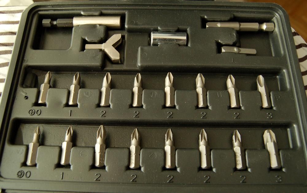 Набір біт з утримувачем. (39D358)  Набір 100 шт.