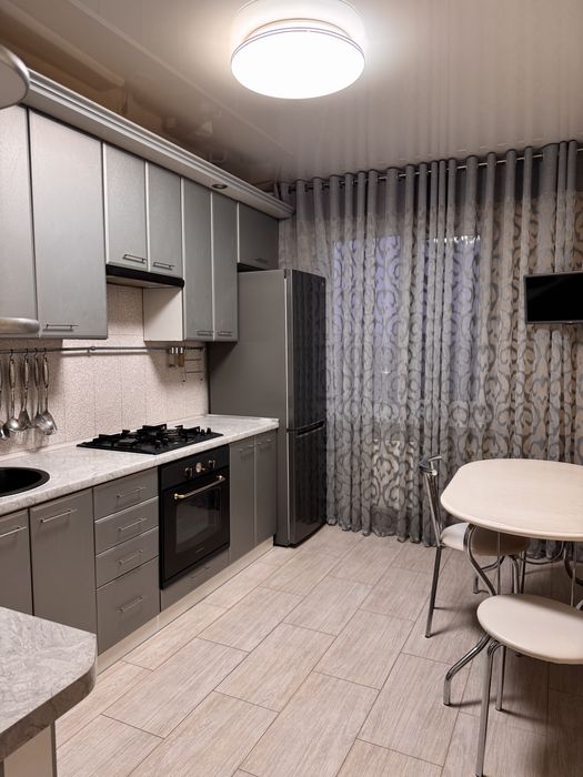 Здам 3-кімнатну на Критому ринку