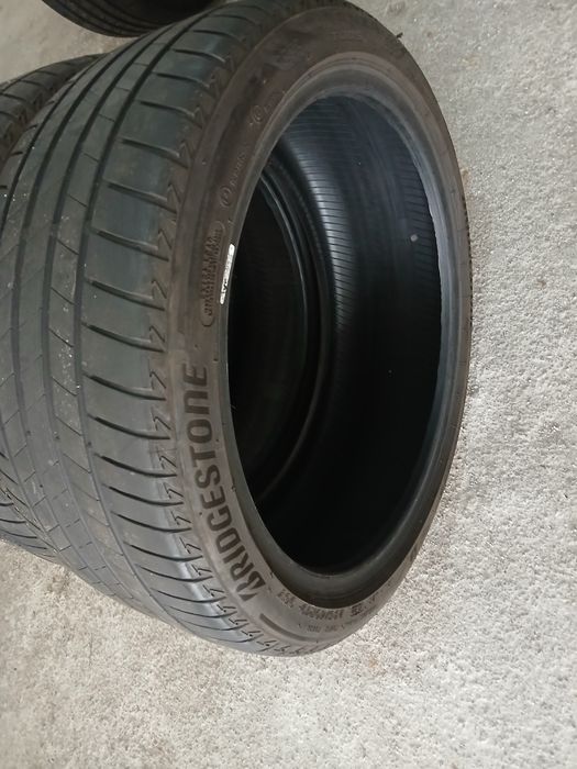 2 Pneus 235/40R19 Bridgestone