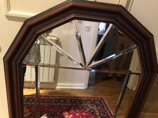 Espelho alto com lindíssimo desenho biselado e aro madeira maciça