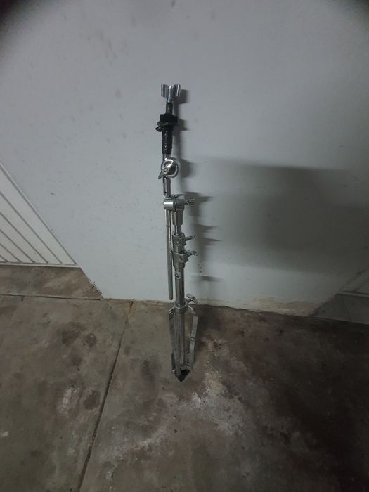 Suporte para microfone, iluminação  e máquina fotográfica