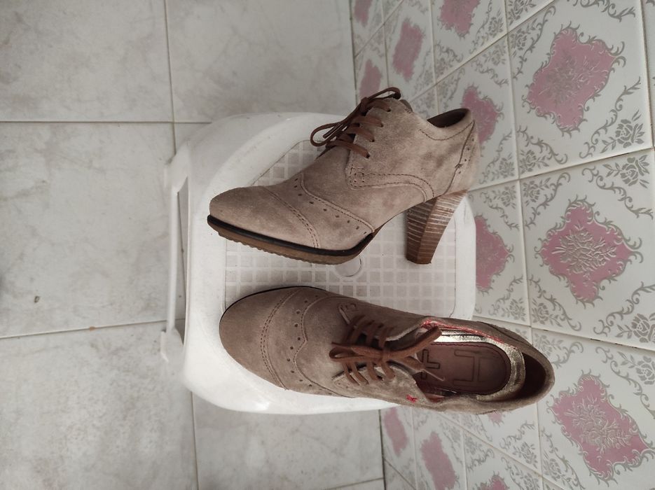 Sapatos beje número 37