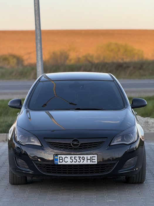 Opel Astra J Hatchback