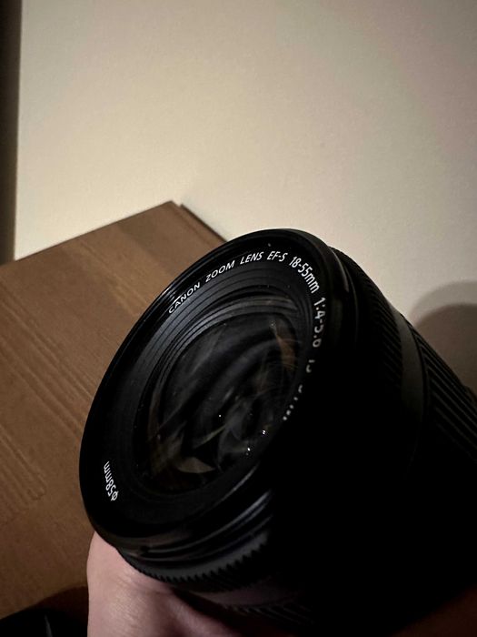 Lustrzanka, aparat Canon EOS 1300D, obiektyw EFS 18-55 mm 4-5,6 + acc