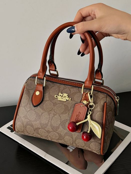 Сумка Coach Teri Mini Crossbody Bag With Cherry Print  коач тері