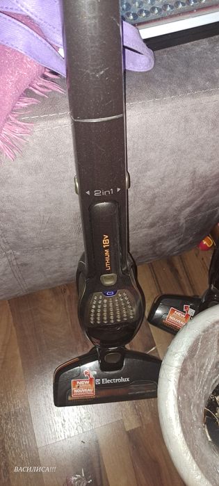 Продам аккумуляторный пылесос Electrolux