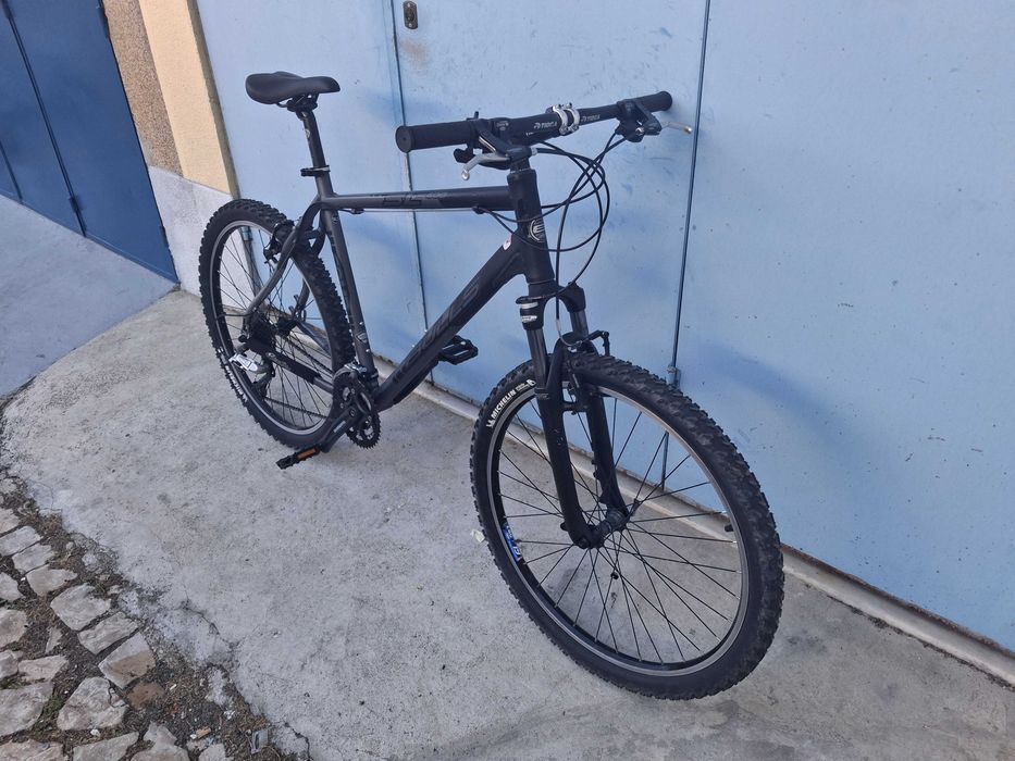 Bicicleta BULLS roda 26 pouco uso pronta a pedala