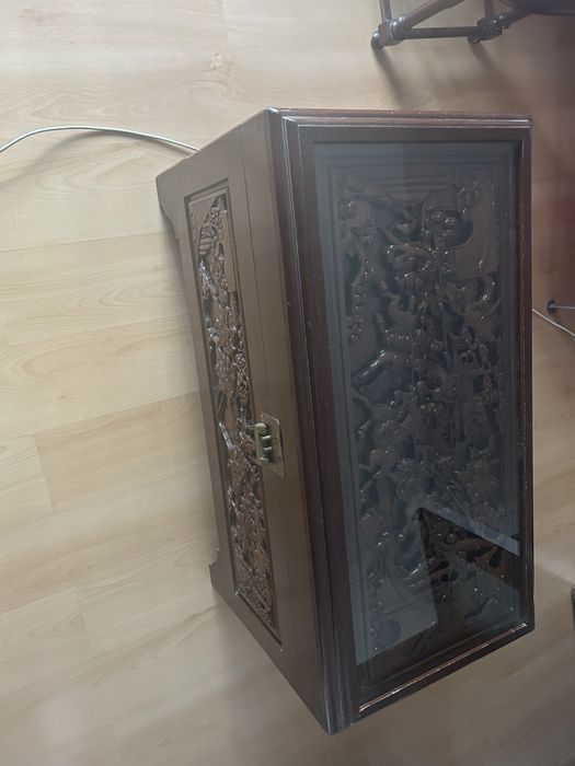 Arca antiga trabalhada