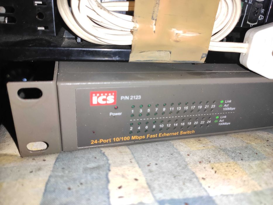 Switch 24 portas 10/100Mbps | 2 portas Gigabit | OPENETICS