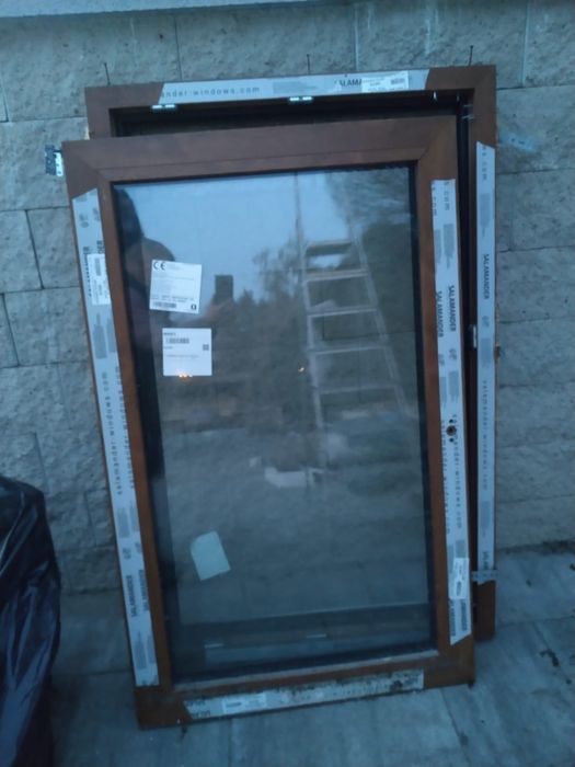 Dom Salamander  okno prostokątne rozwierne szyba rama PCV Dąb