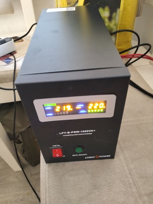 Інвертор Logic Power 1000 та дві батареї